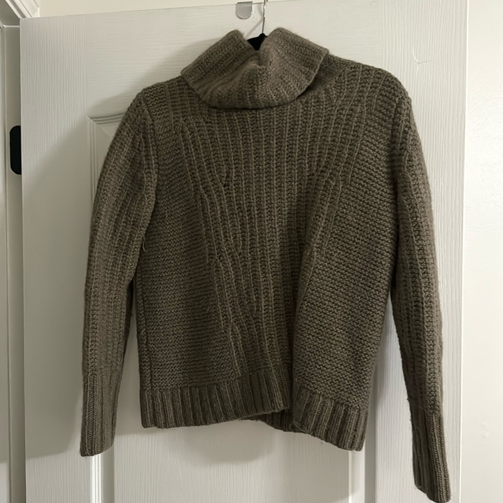 Women’s Banana Republic Green Turtleneck Sweater